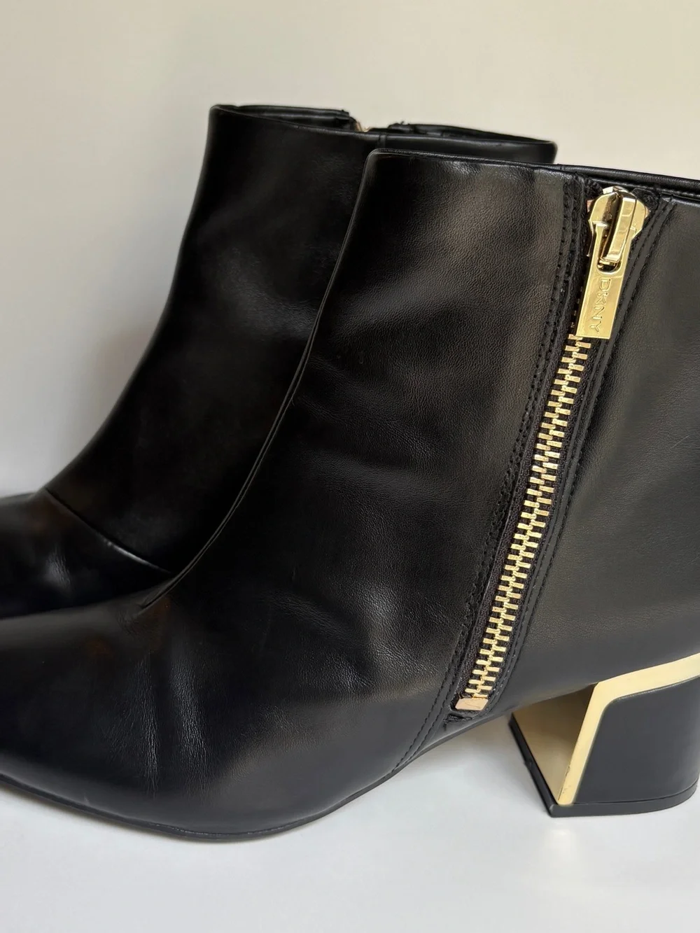 N/A sleek dkny